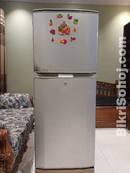 Hitachi 240 litre Refrigerator